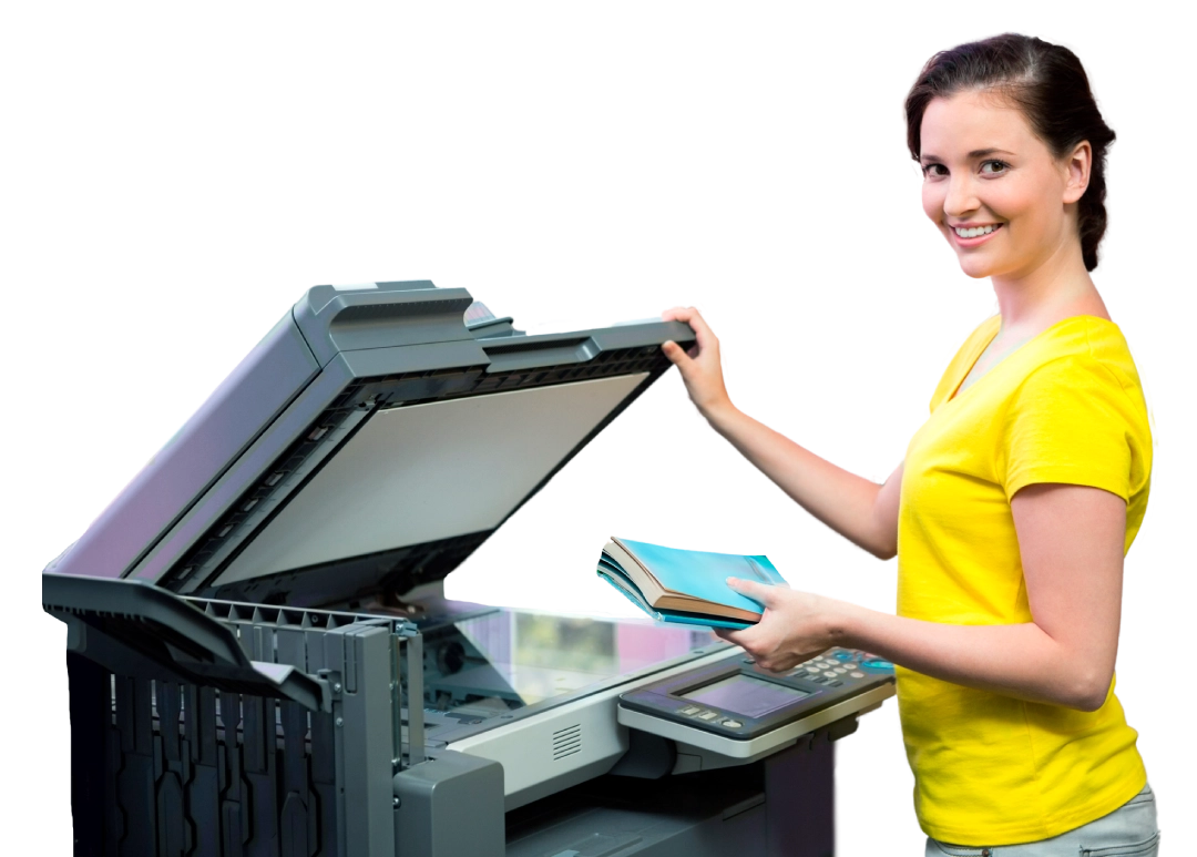 Mulher sorrindo usando uma impressora copiadora em um escritório. Seja Super, Venha para o nosso time!